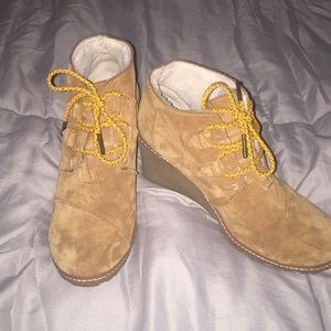 Toms wedge booties